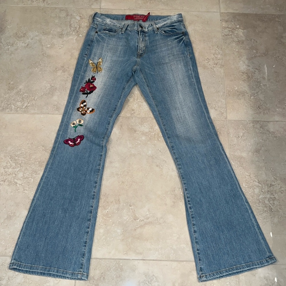 Guess Jeans; Melrose Flare. EUC. Size 29 with stretch.